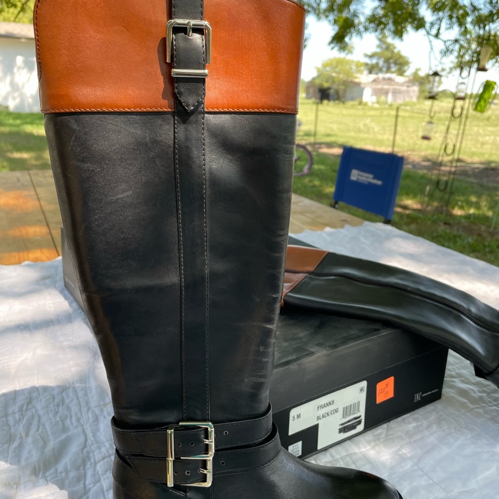 Frankie Cogg, size 5m, new, ships without box.